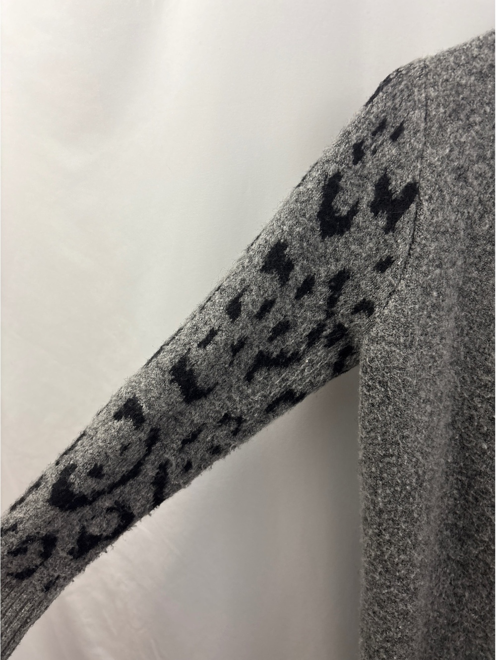 Anthropologie Gray Open Front Cardigan Sweater with Animal Print Detail XS - Picture 5 of 6